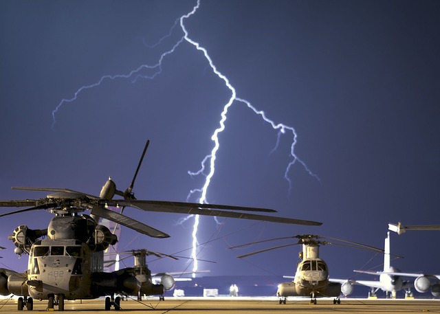 bouřka nad vojenským letištěm