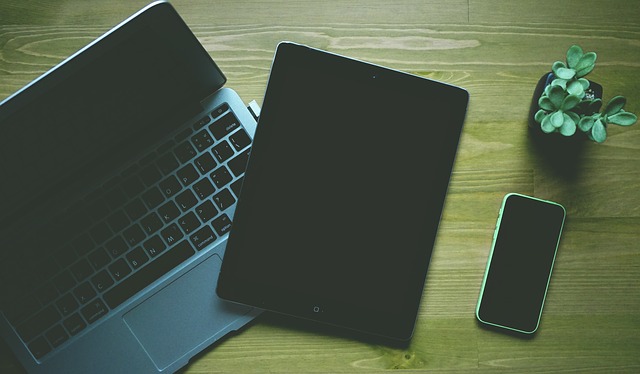 notebook, tablet a chytrý telefon